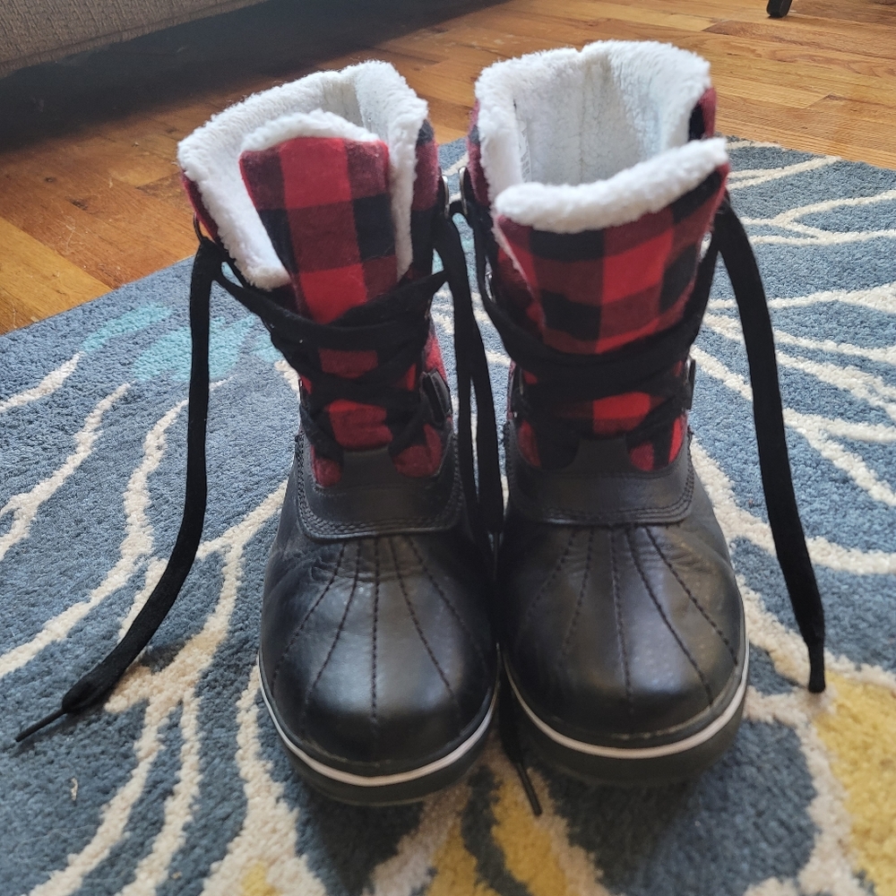 JBU Brenda fleece lined boots.